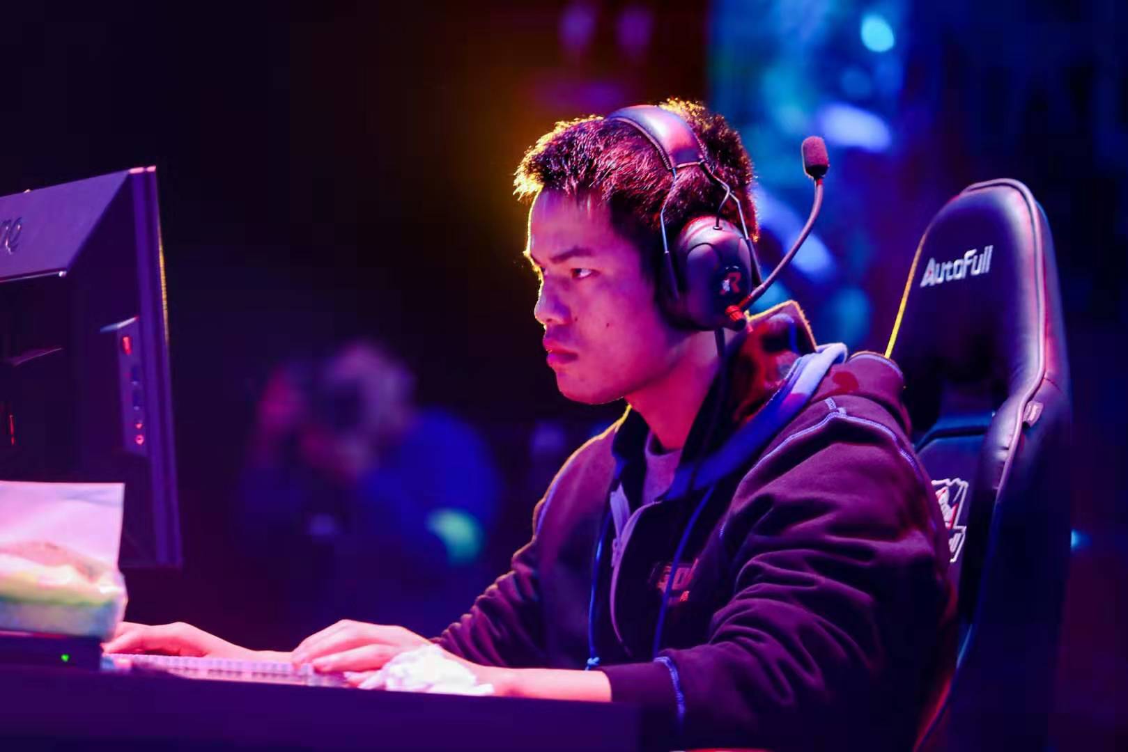 通过实际案 通过实际案